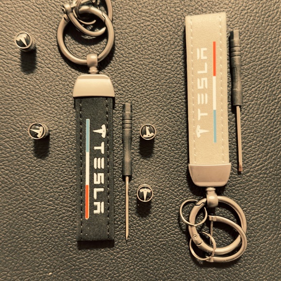 Car keychains for all car models + wheel caps - Picture 14 of 16